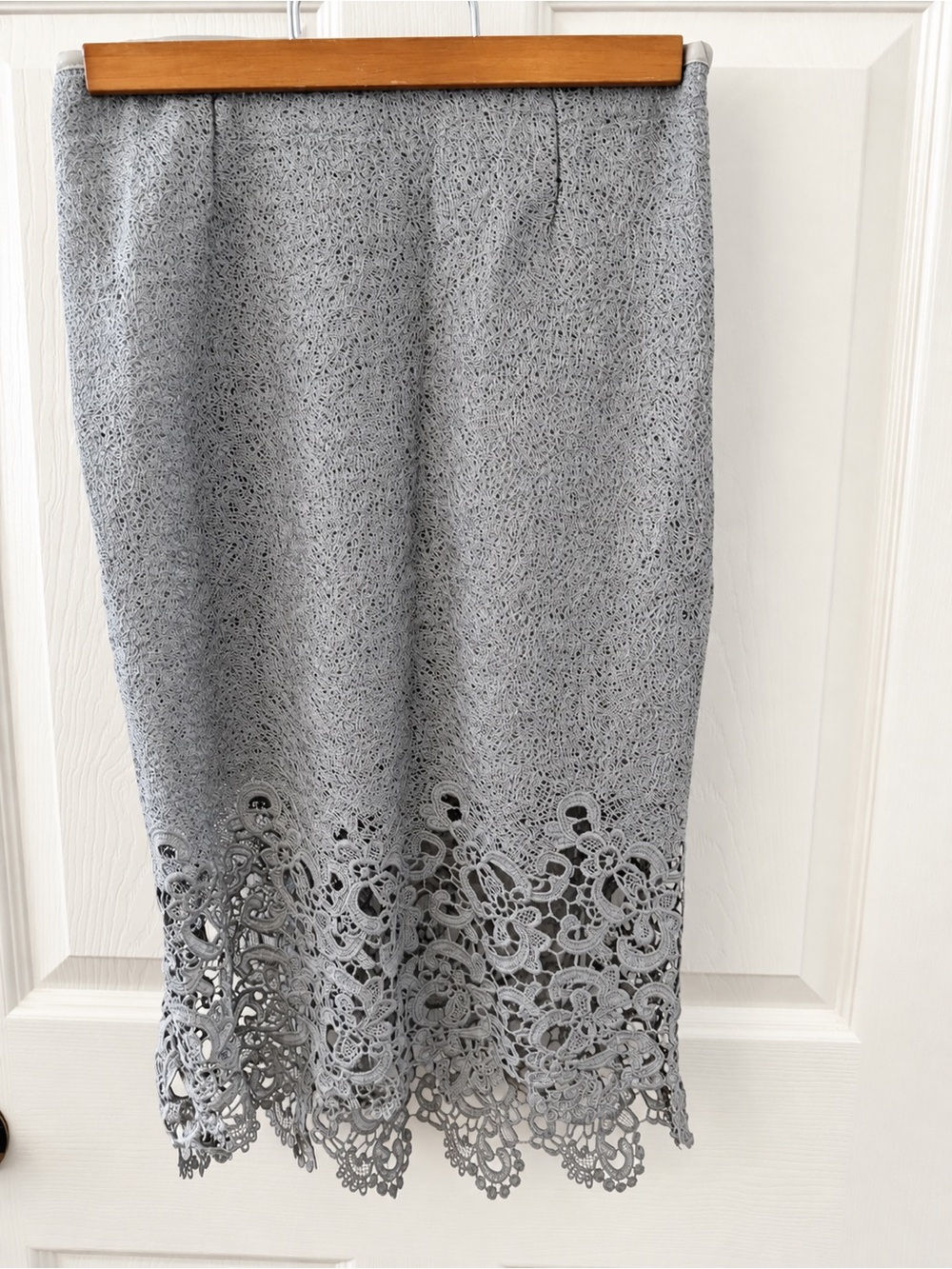 Gray Floral Lace Pencil Skirt XXS/00 – Scalloped Openwork Hem
